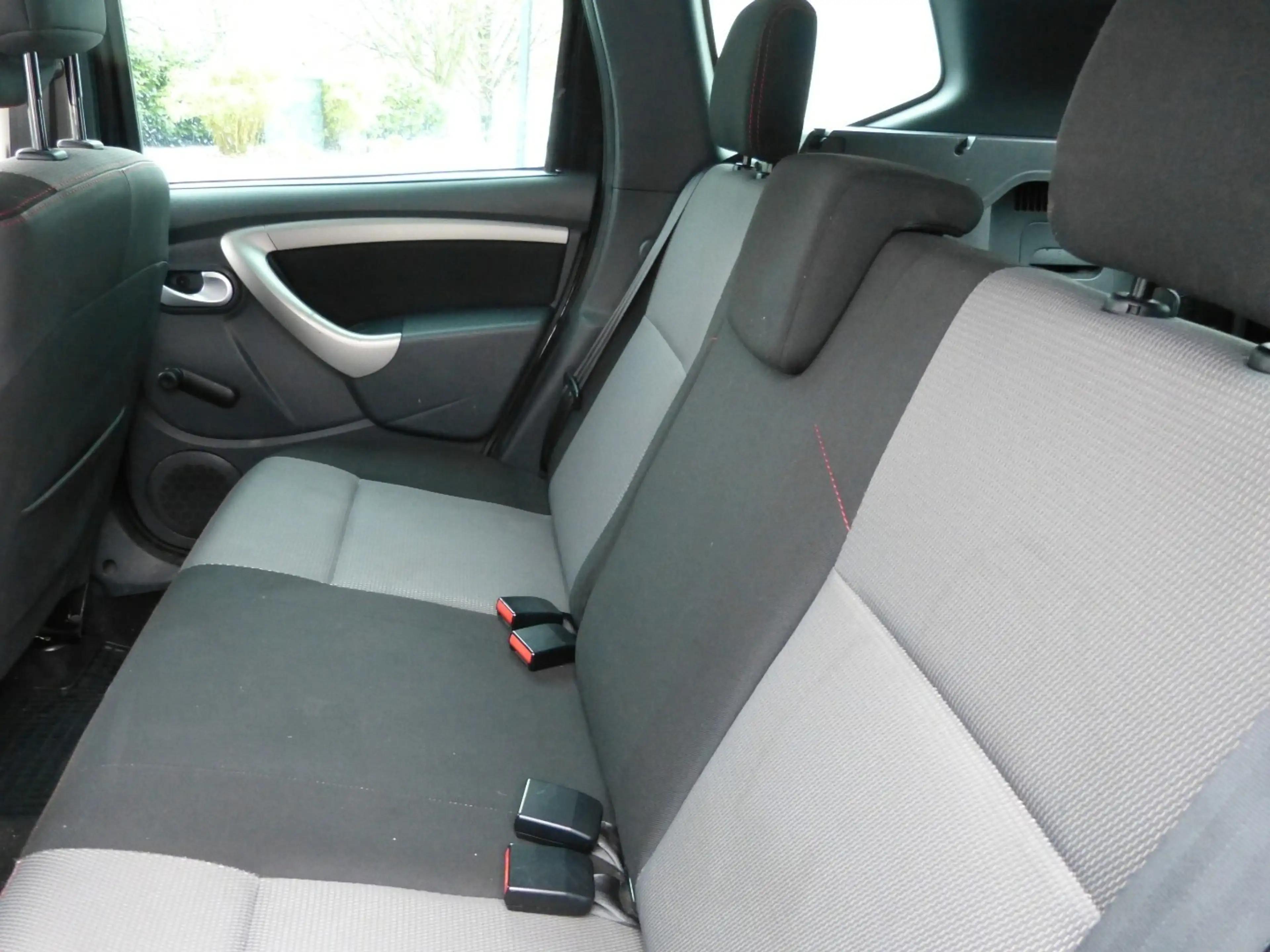 Dacia Duster Delsey 4x4 DCI 110 FAP [AHK/TÜV] — photo 13