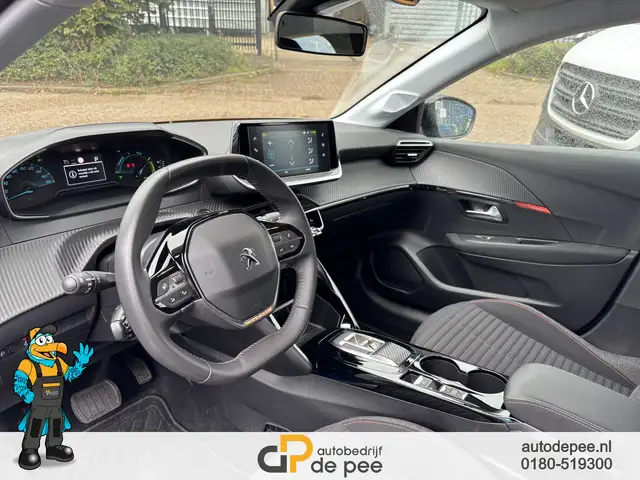 Peugeot E-208 view 4