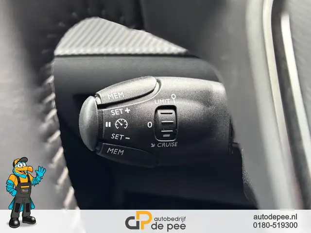 Peugeot E-208 view 7