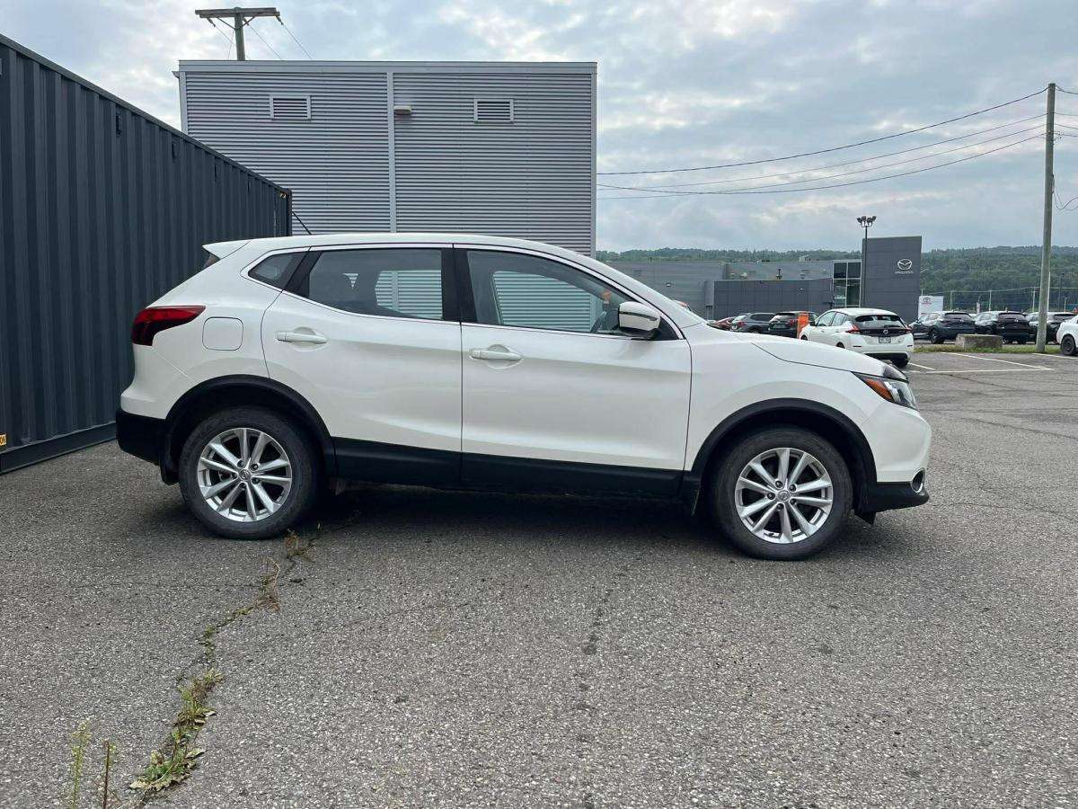 2017 Nissan Qashqai SV / AWD / Toit ouvrant / Mags / Aucun accident — снимка 1