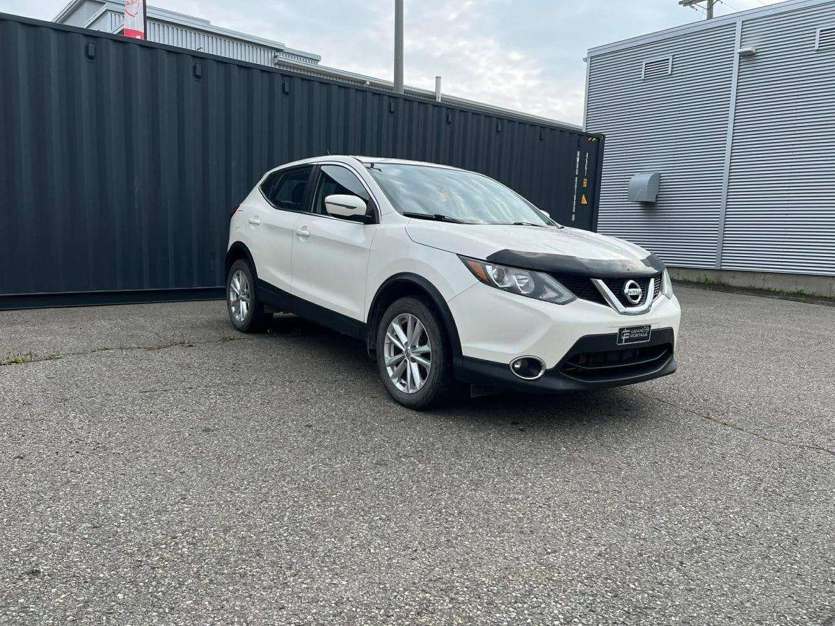 2017 Nissan Qashqai SV / AWD / Toit ouvrant / Mags / Aucun accident — снимка 1