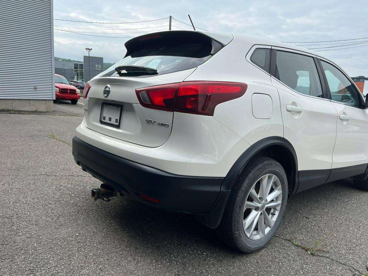 2017 Nissan Qashqai SV / AWD / Toit ouvrant / Mags / Aucun accident — снимка 1