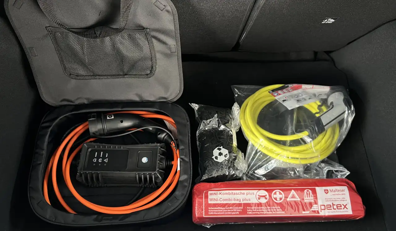 Opel Corsa e Edition 100 kW Start/Stopp TEMPOMAT CARPLAY / ANDROID Schnellheizung (Quickheat) DAB-Tuner Bremsassistent, миниатюра 16