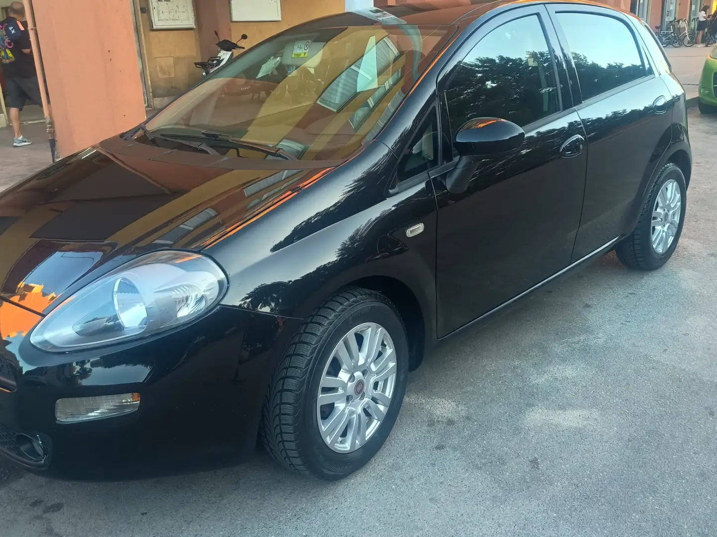 Fiat Punto 1.3 MJT II 75 CV 5 porte Lounge Zwart - 2