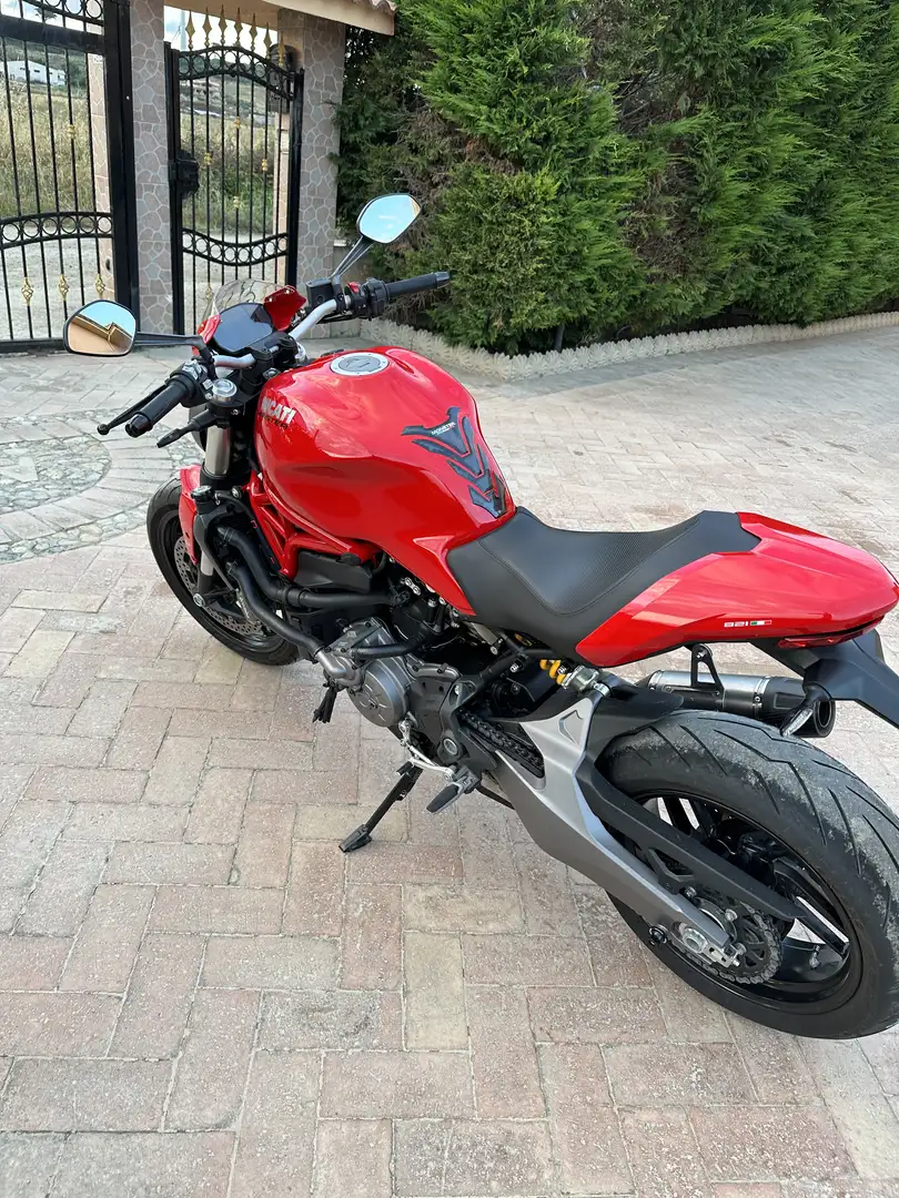 Ducati Monster 821 Red Rosso - 2