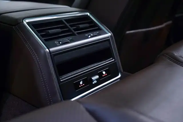 Porsche Panamera view 14