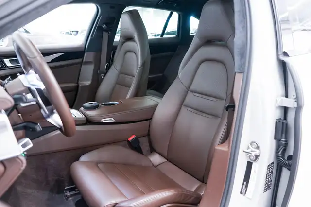 Porsche Panamera view 4