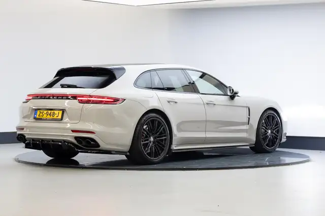 Porsche Panamera view 18