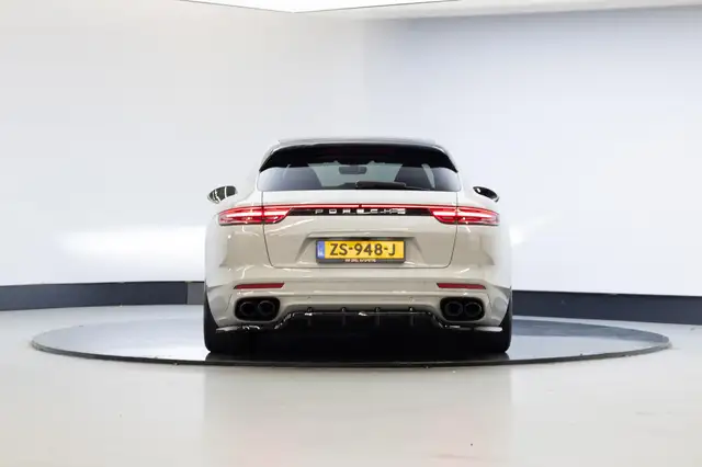 Porsche Panamera view 20