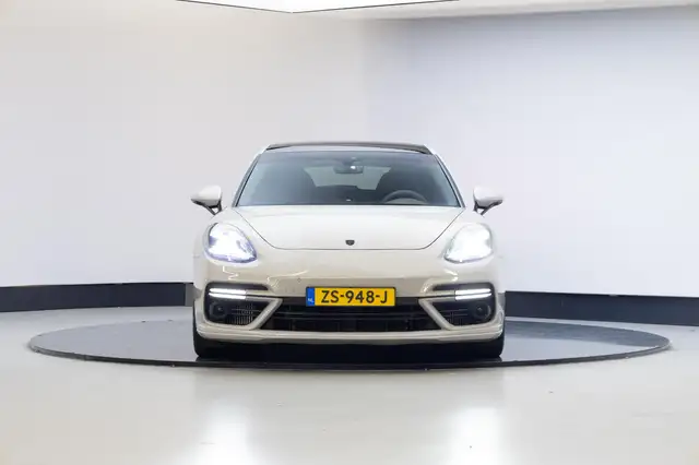 Porsche Panamera view 19