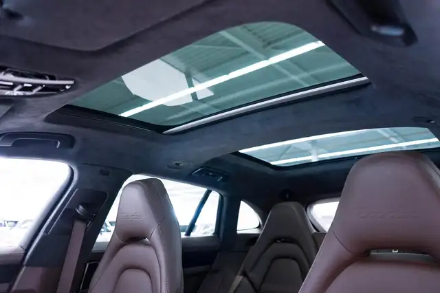 Porsche Panamera view 16