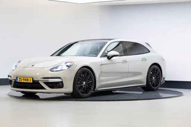 Porsche Panamera view 17