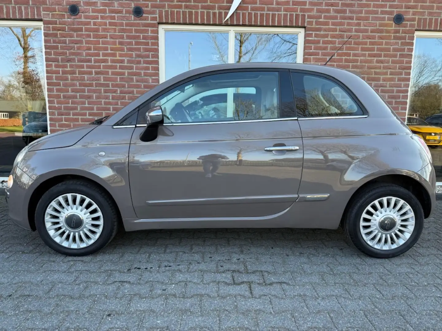 Fiat 500 1.2 Lounge NIEUW APK / RIJDT GOED / PANODAK / AIRC Grau - 2