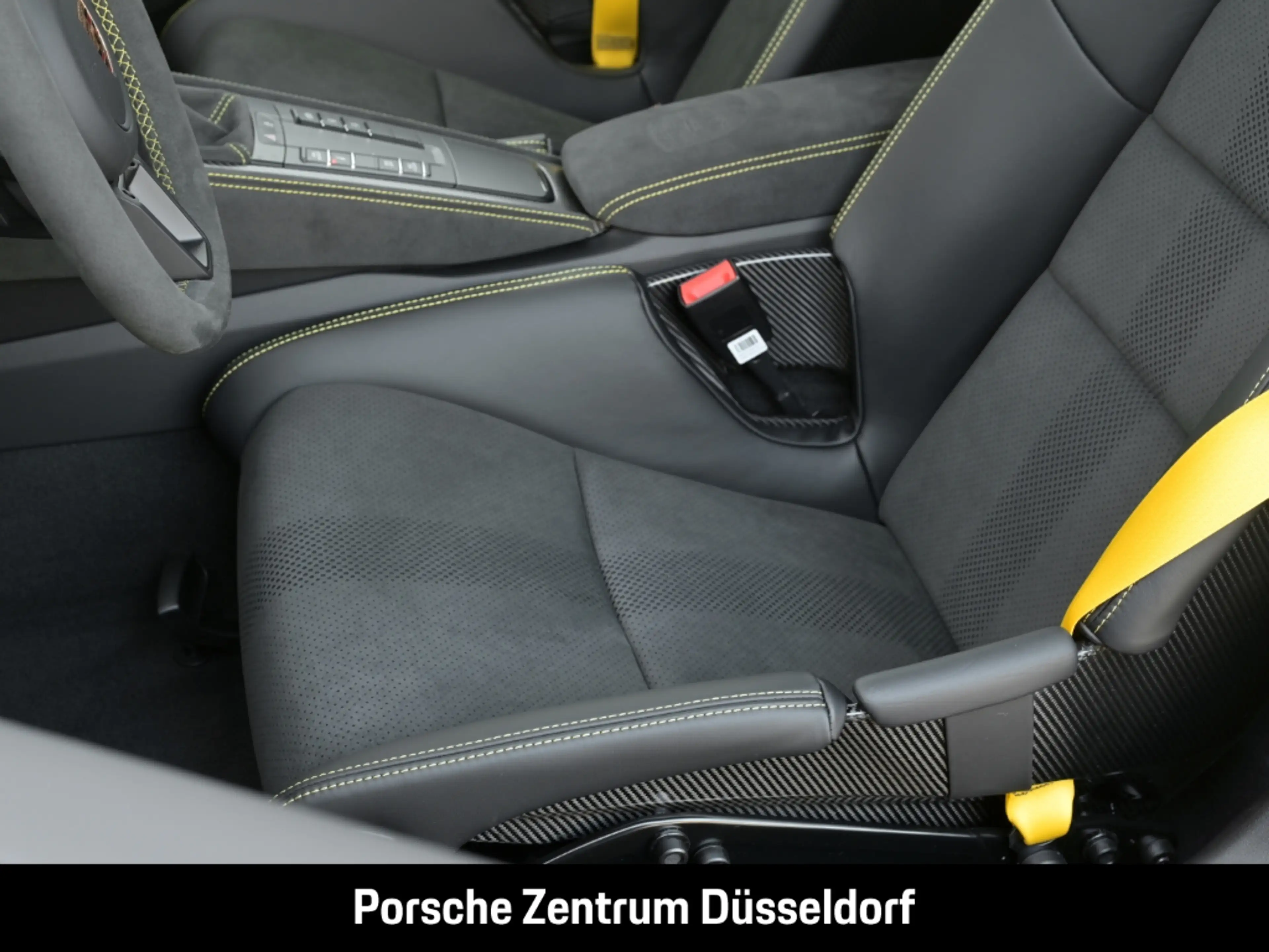 Porsche 718 Spyder RS — photo 15