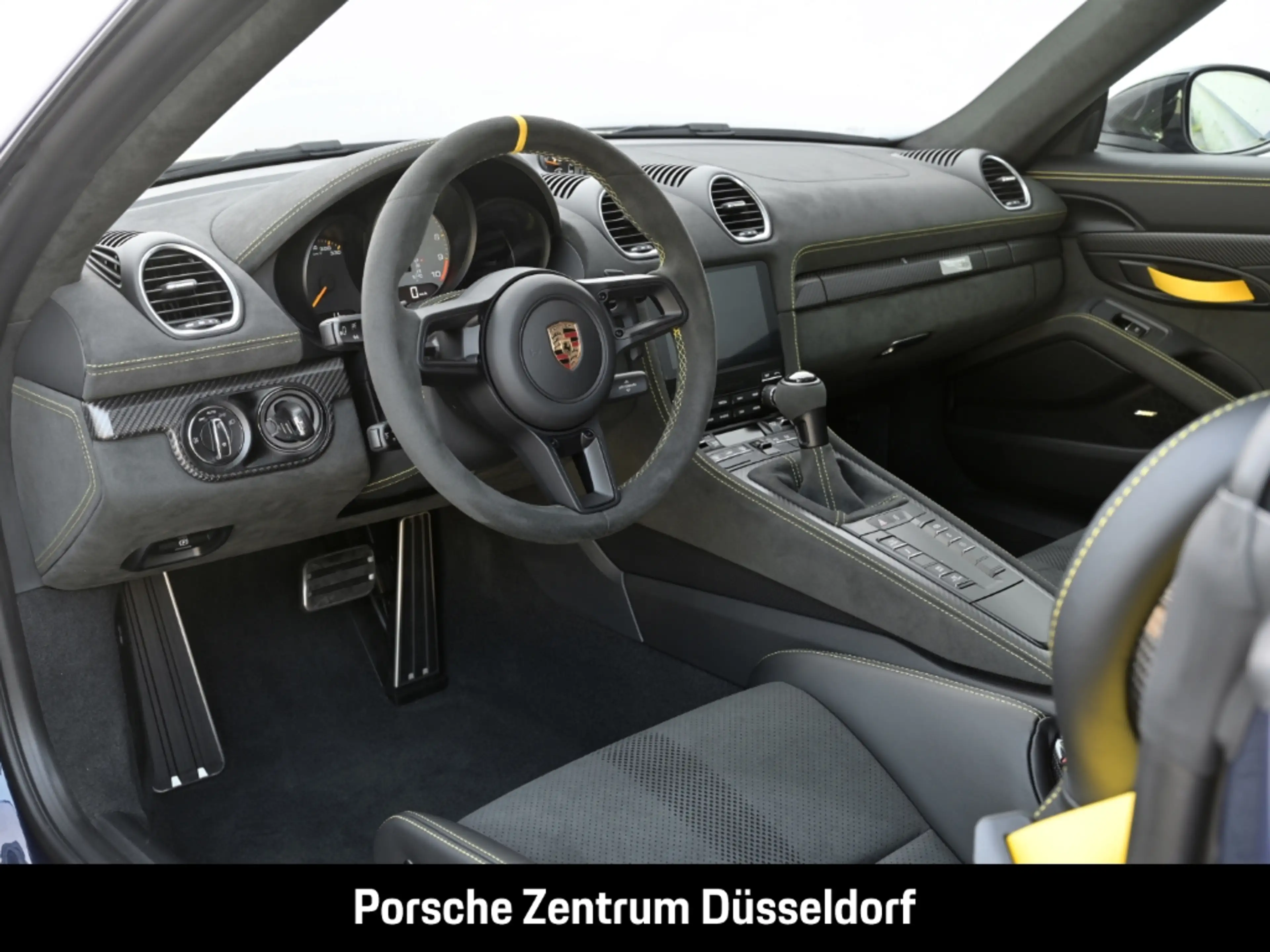 Porsche 718 Spyder RS — photo 8