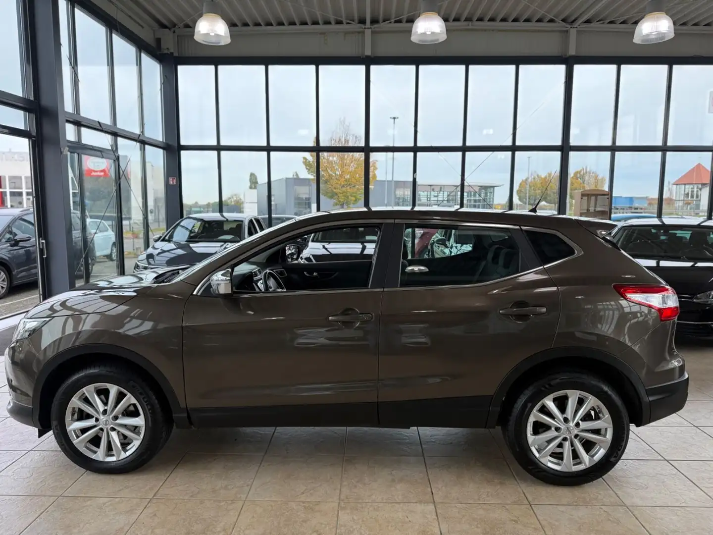 Nissan Qashqai Acenta Hnědá - 2