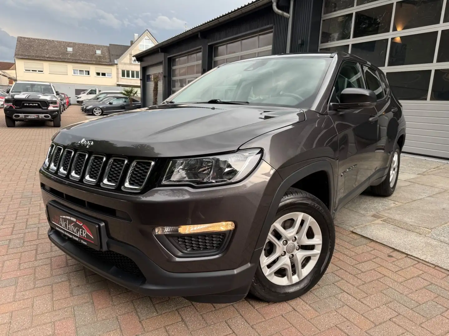 Jeep Compass Sport FWD 1.Hand Kamera 48tkm 8-Fach Grau - 1
