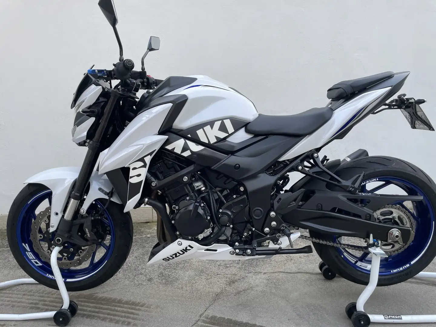Suzuki GSX-S 750 yugen carbon Alb - 2