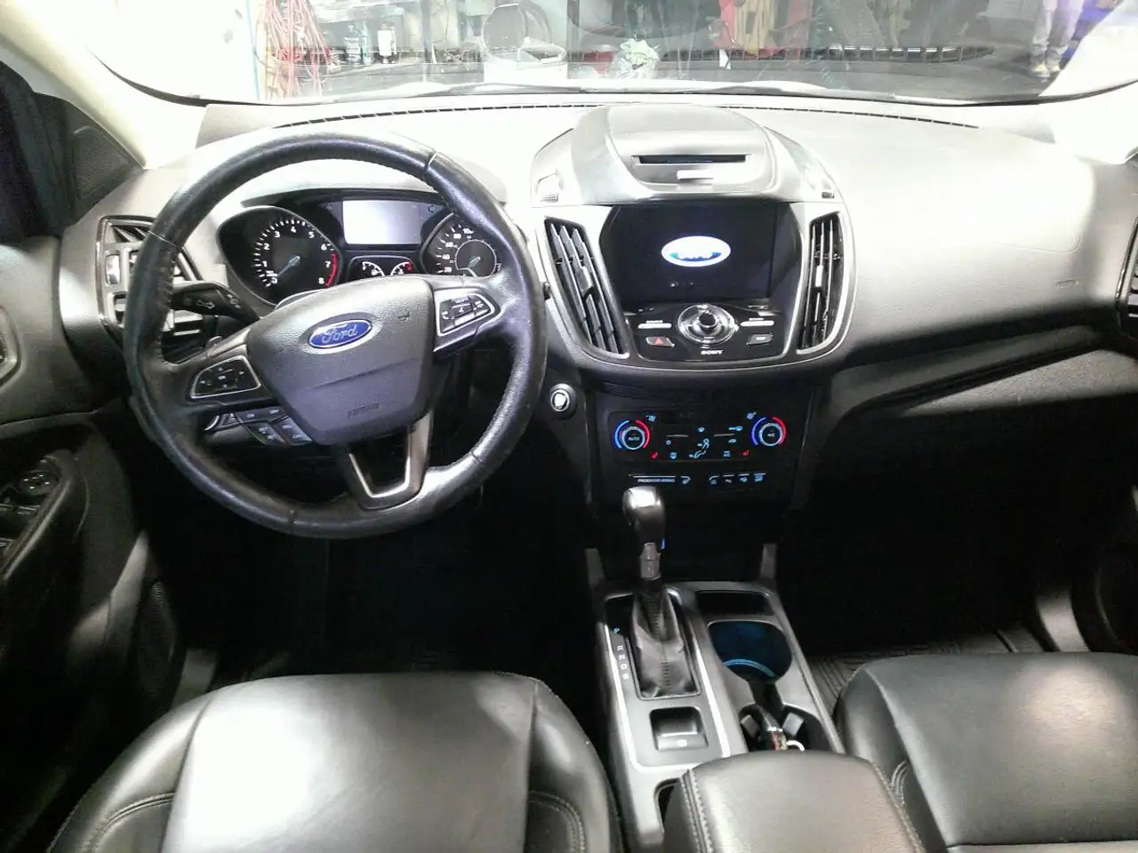 Ford Escape снимка Ford Escape