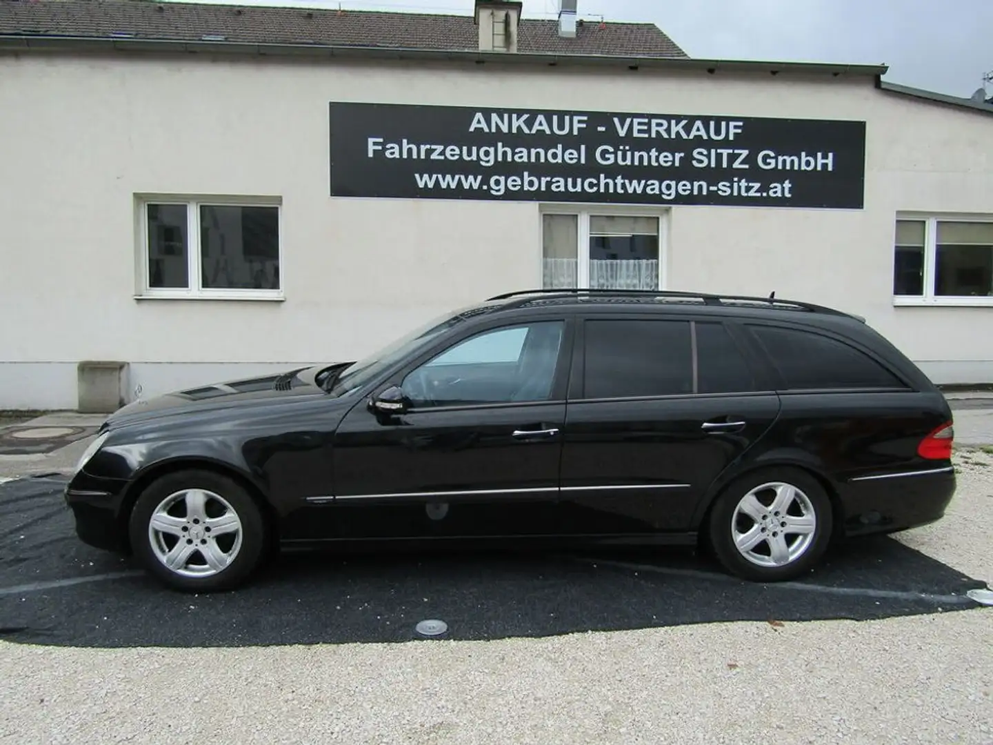 Mercedes-Benz E 200 T CDI (211.207) Schwarz - 2