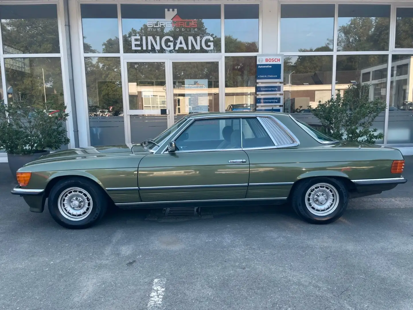 Mercedes-Benz 380 SLC 380 V8 /AUTOMATIK/H-ZUL./KLIMA/EFH/VELOURS Verde - 2