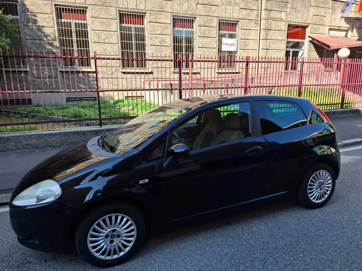 Fiat Grande Punto NEOPATENTATI 1.2 Dynamic 3p Чорний - 1