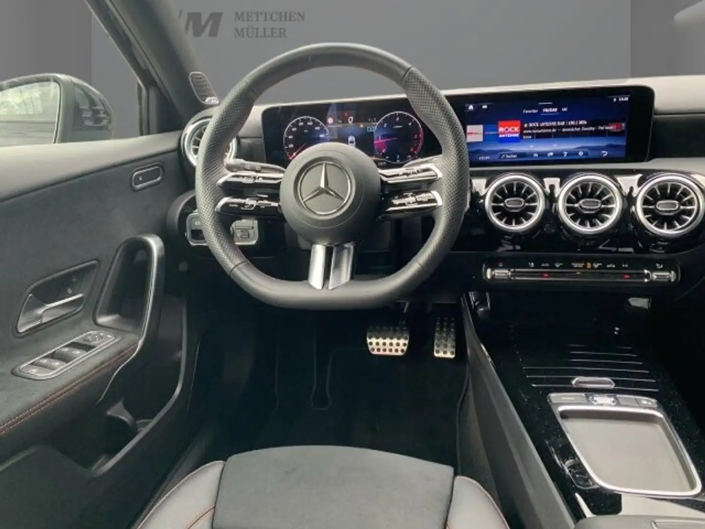 Mercedes-Benz A 220 d  AMG Line +Wide+MBUX+LED+Navi+Night+Cam Schwarz - 2