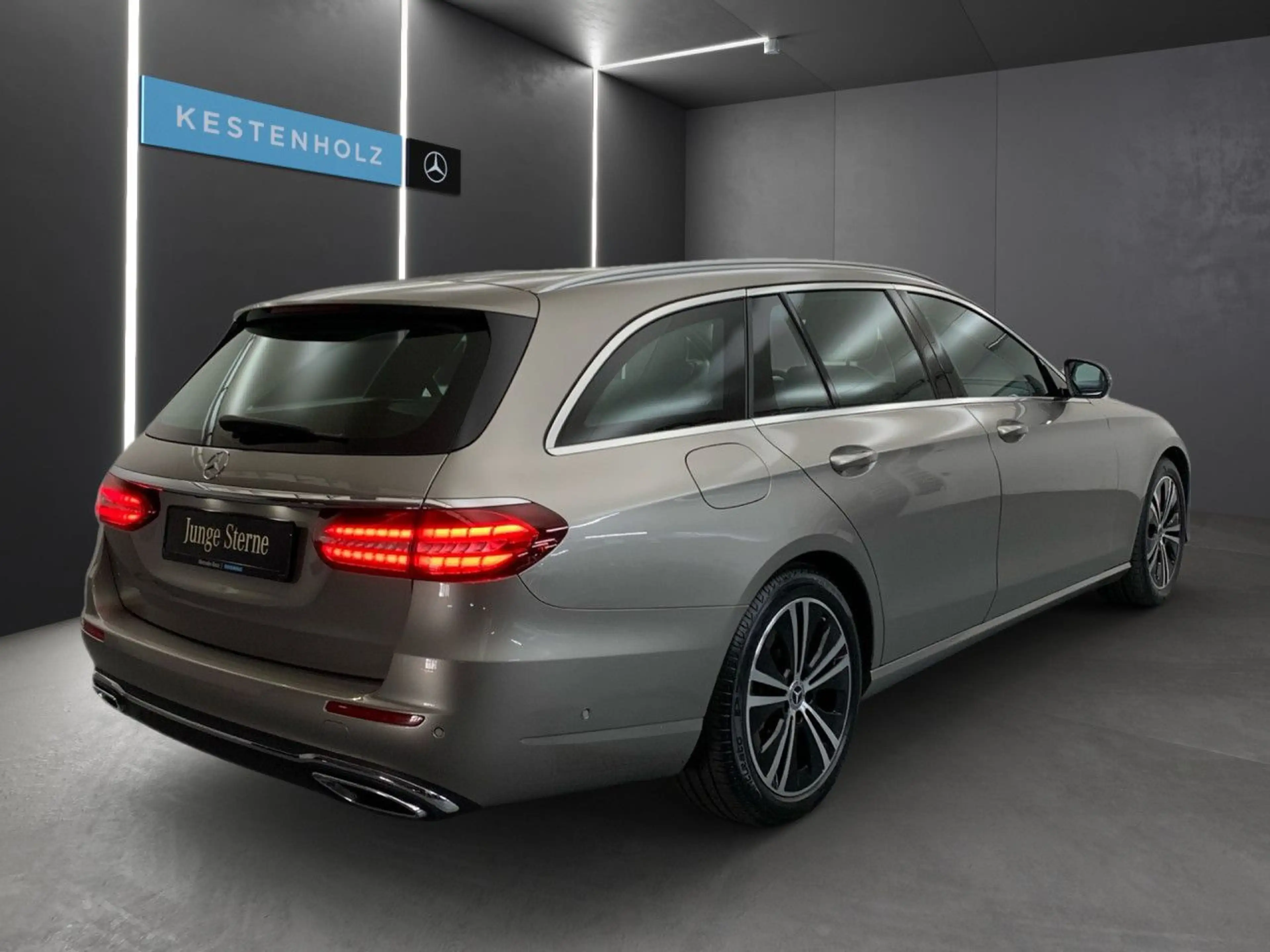 Mercedes-Benz E 400 d T 4M WideScreen Stdhzg Multibeam Distr+ 9G — photo 4