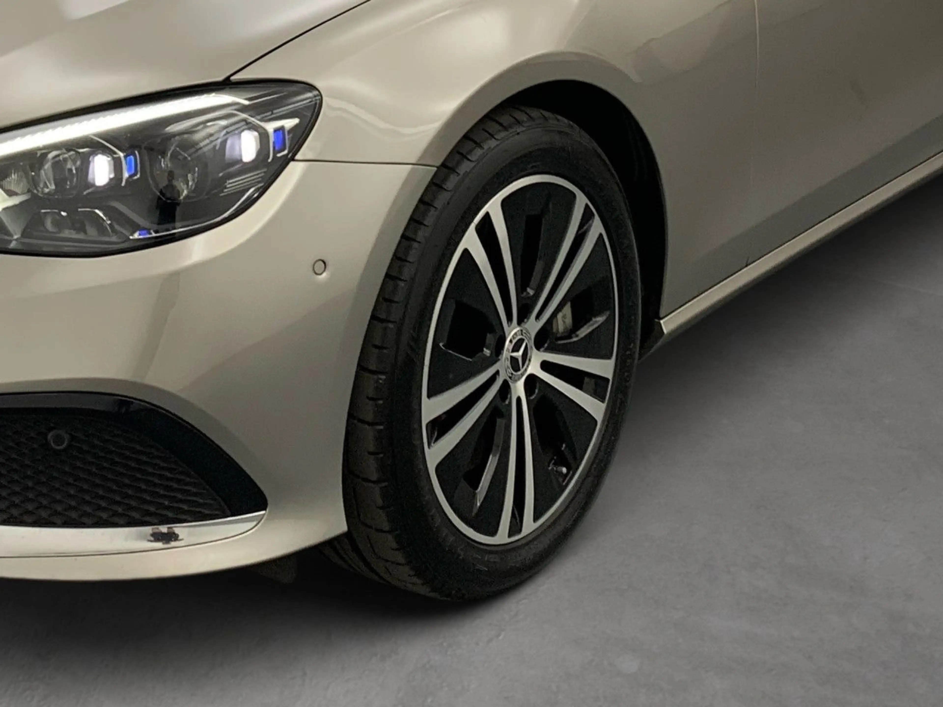 Mercedes-Benz E 400 d T 4M WideScreen Stdhzg Multibeam Distr+ 9G — photo 7