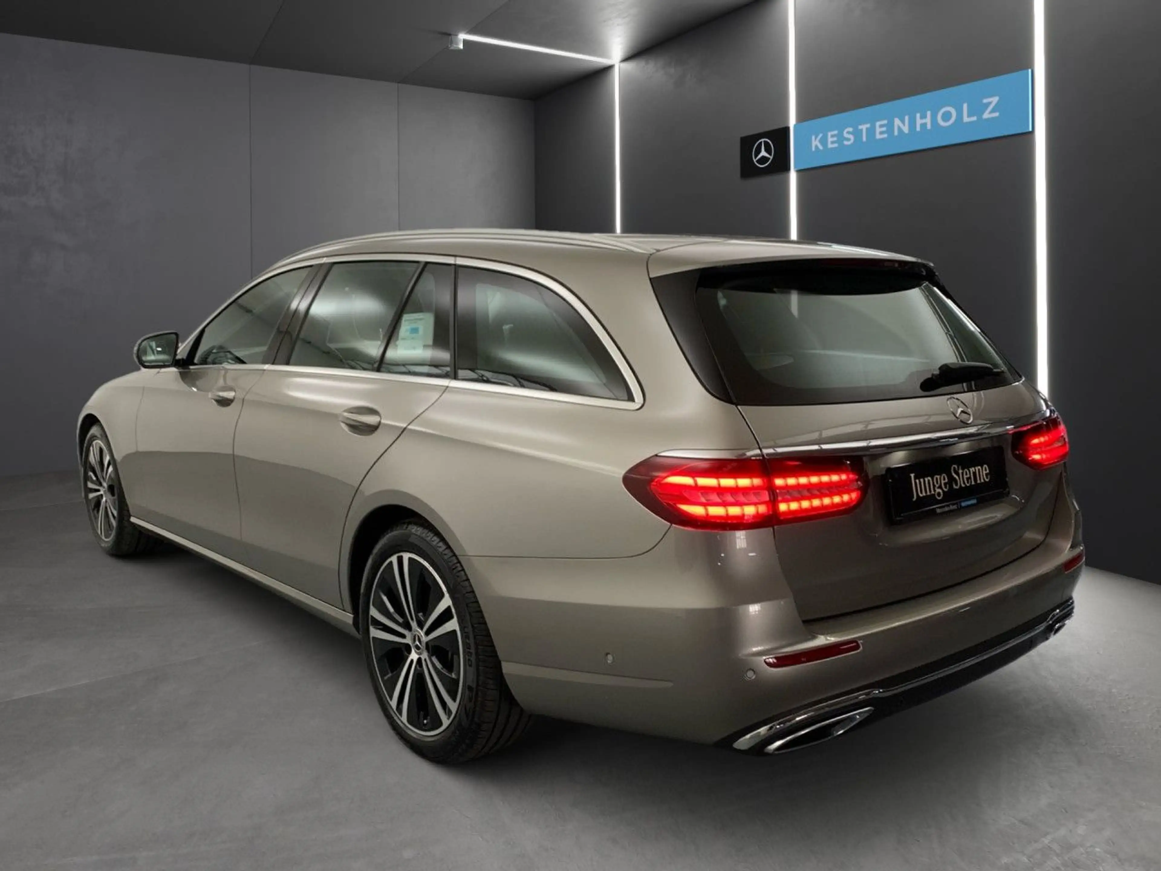 Mercedes-Benz E 400 d T 4M WideScreen Stdhzg Multibeam Distr+ 9G — photo 5