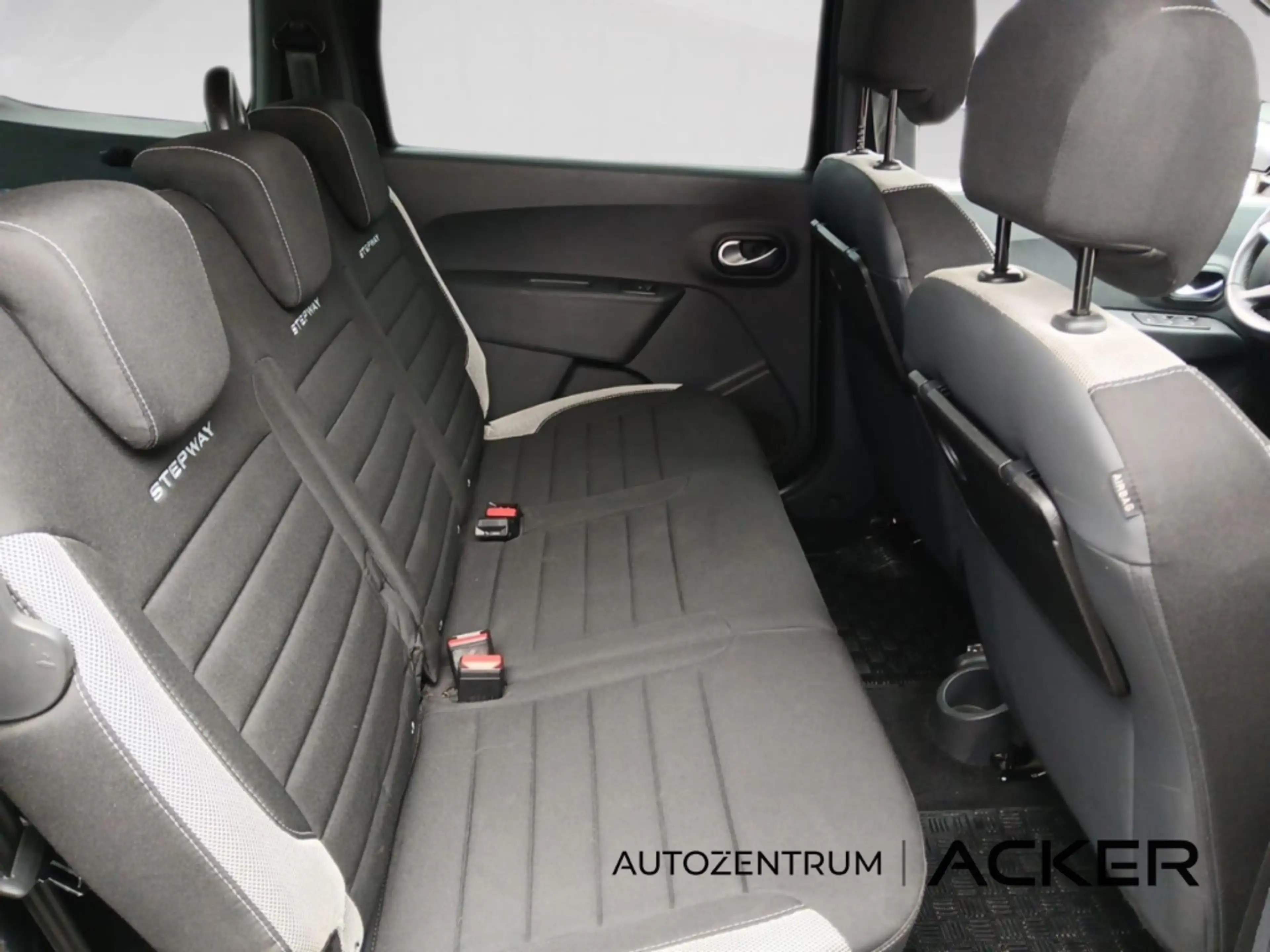 Dacia Lodgy Stepway Selection 1.5 BLUE dCi 115 Nav/RFK — photo 13