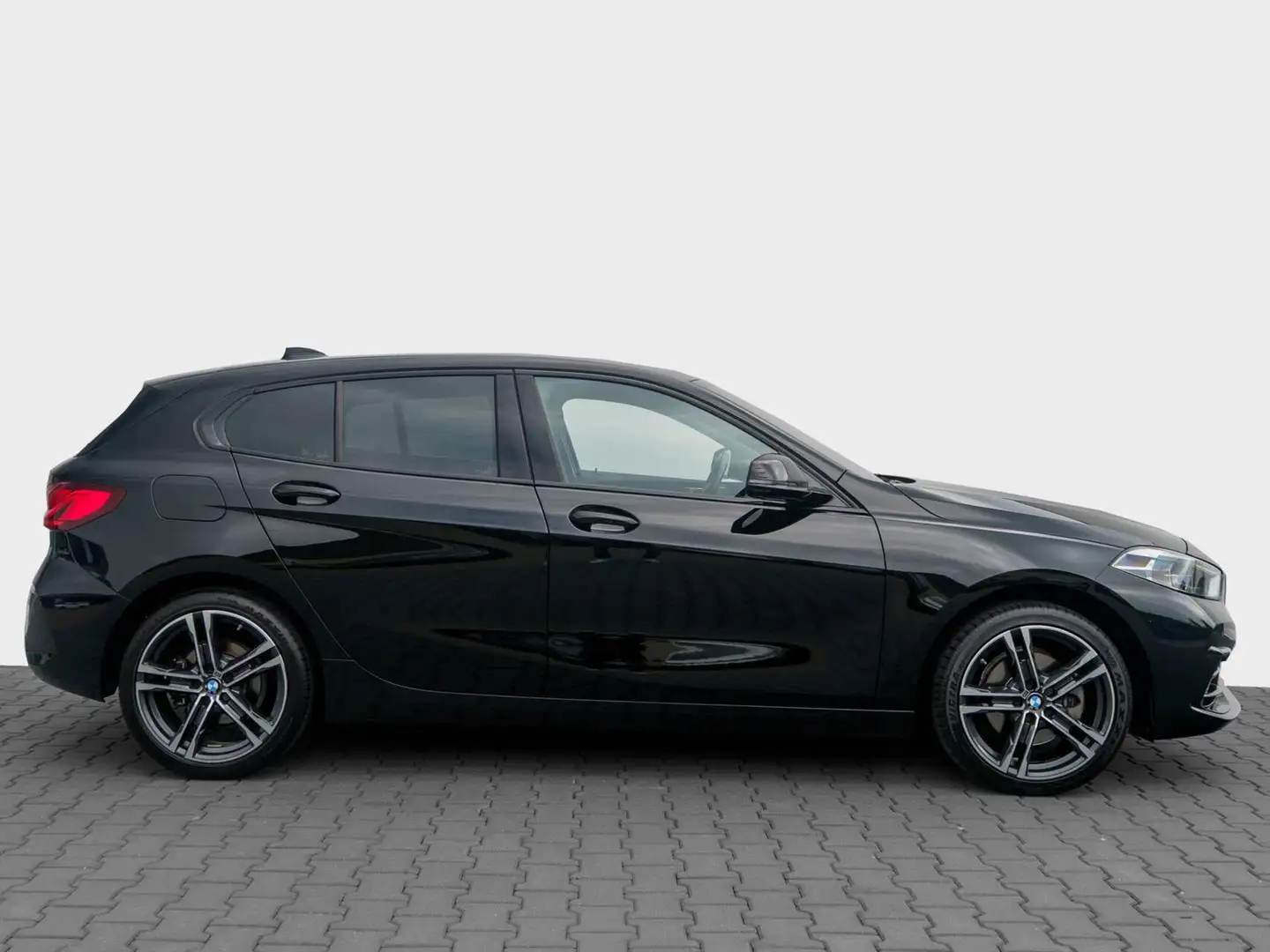 BMW 118 1-serie 118i Automaat 140pk Executive Sport Editio Noir - 2