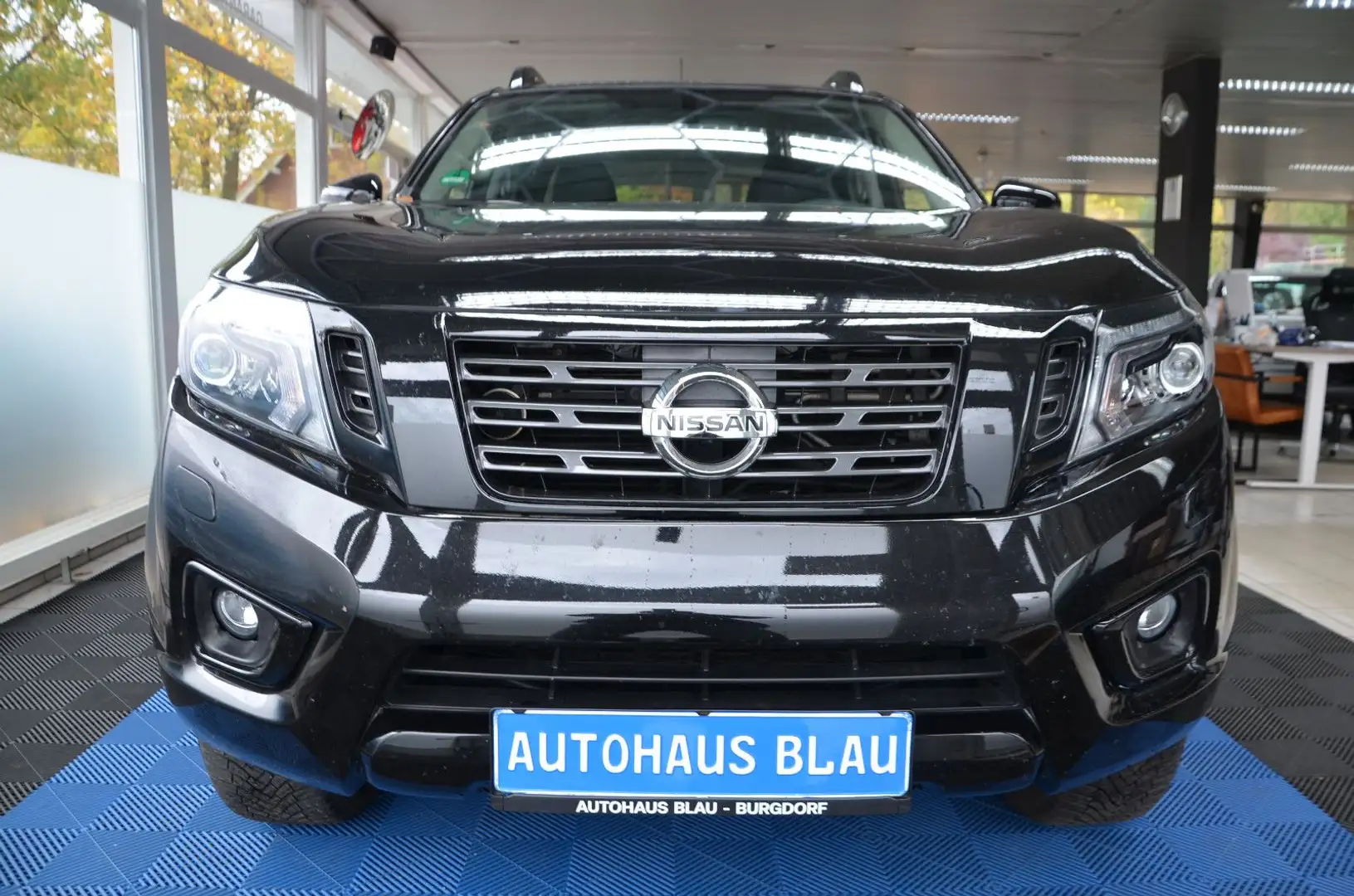 Nissan Navara NP300 N-Guard Double Cab 4x4 *ERST 65TKM! Schwarz - 2