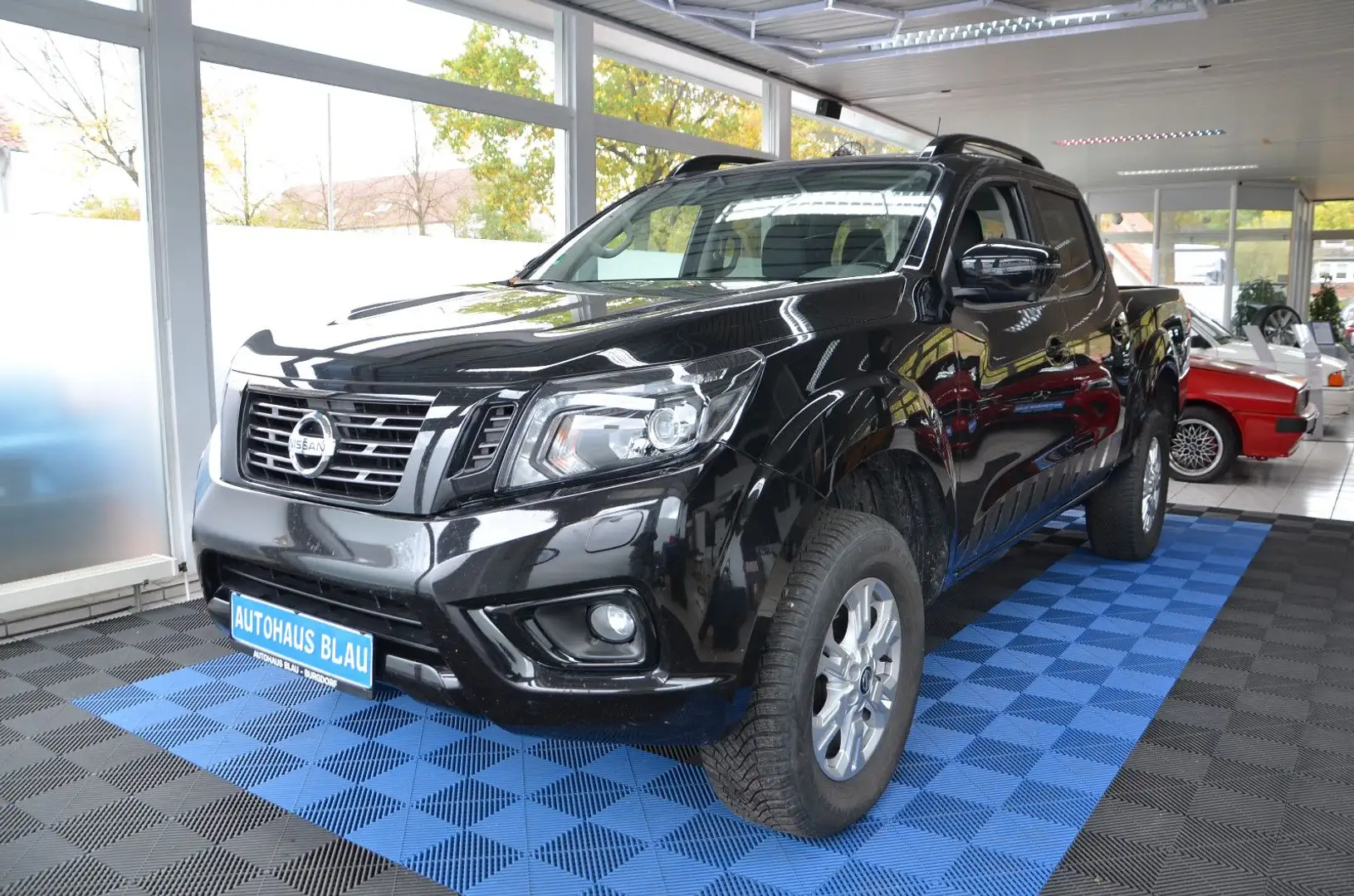 Nissan Navara NP300 N-Guard Double Cab 4x4 *ERST 65TKM! Schwarz - 1
