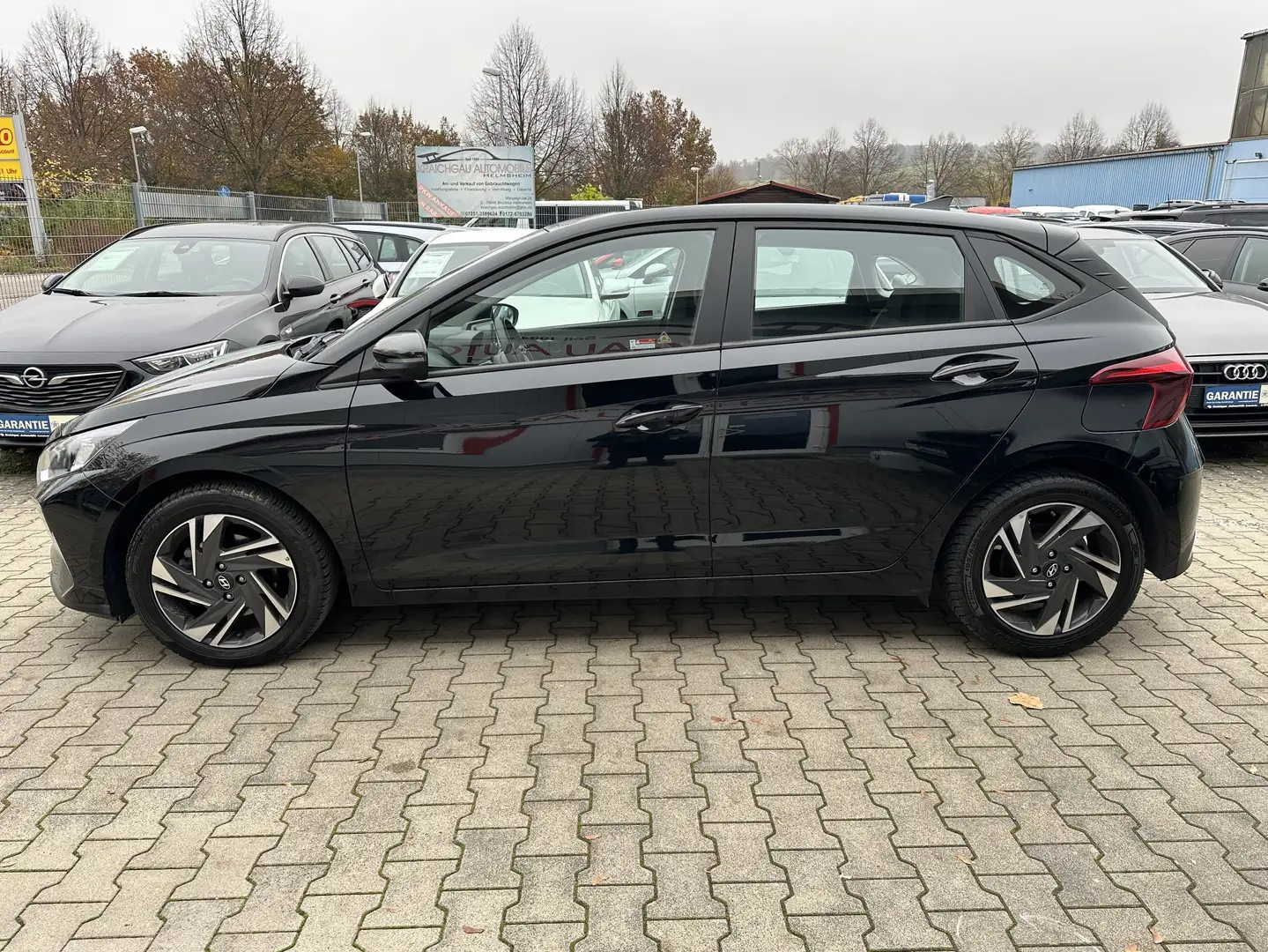 Hyundai i20 Kamera*Sitz+Lenkradheiz*Parkpilot*Alarm*Tempo*Alu Schwarz - 2