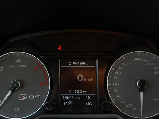 Audi SQ5 view 13
