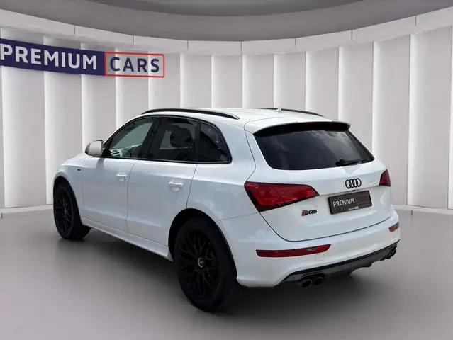 Audi SQ5 view 3