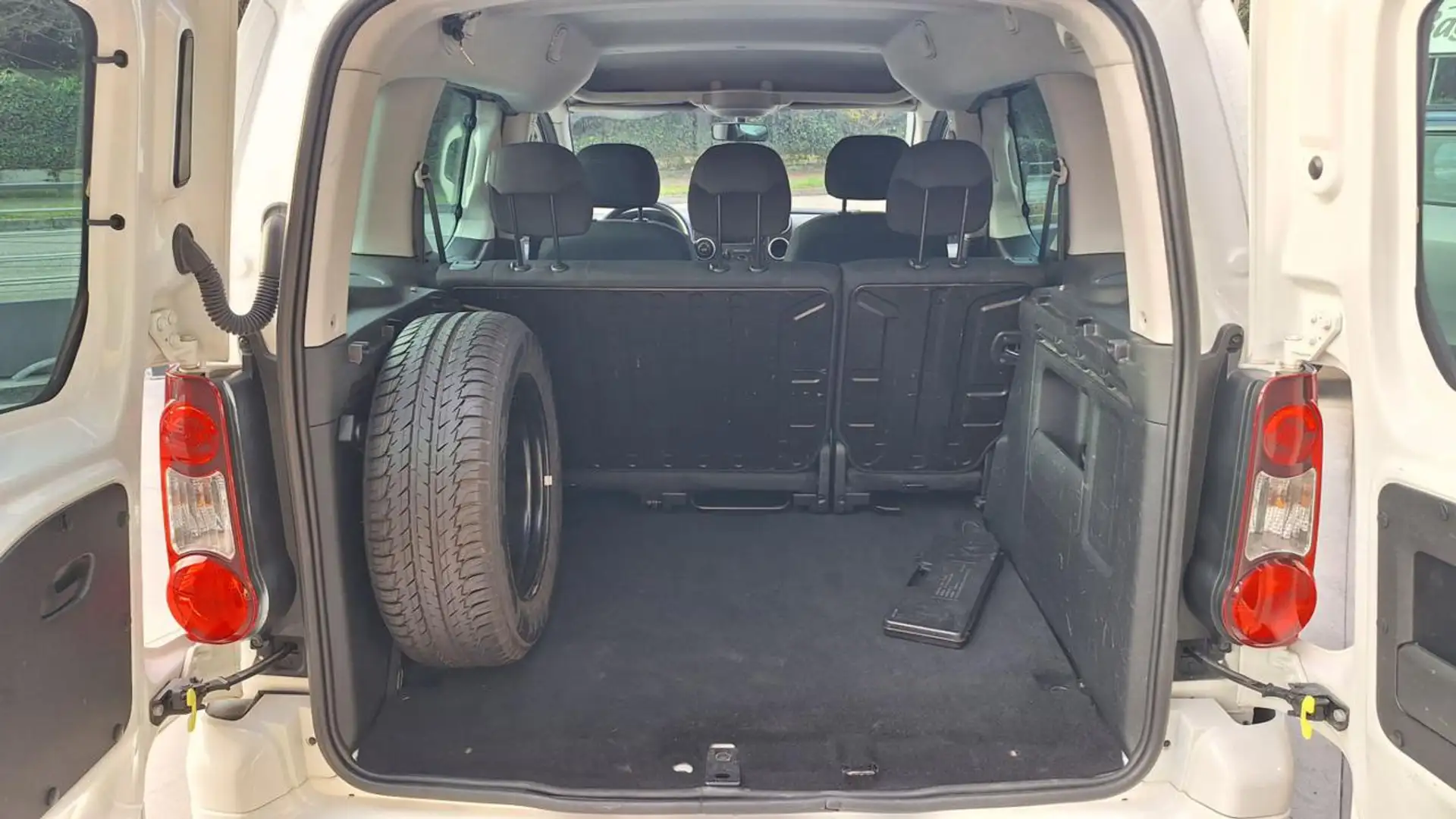 Peugeot Partner Tepee BlueHDi 100 4x4  Traction Control N°FT736 Weiß - 2