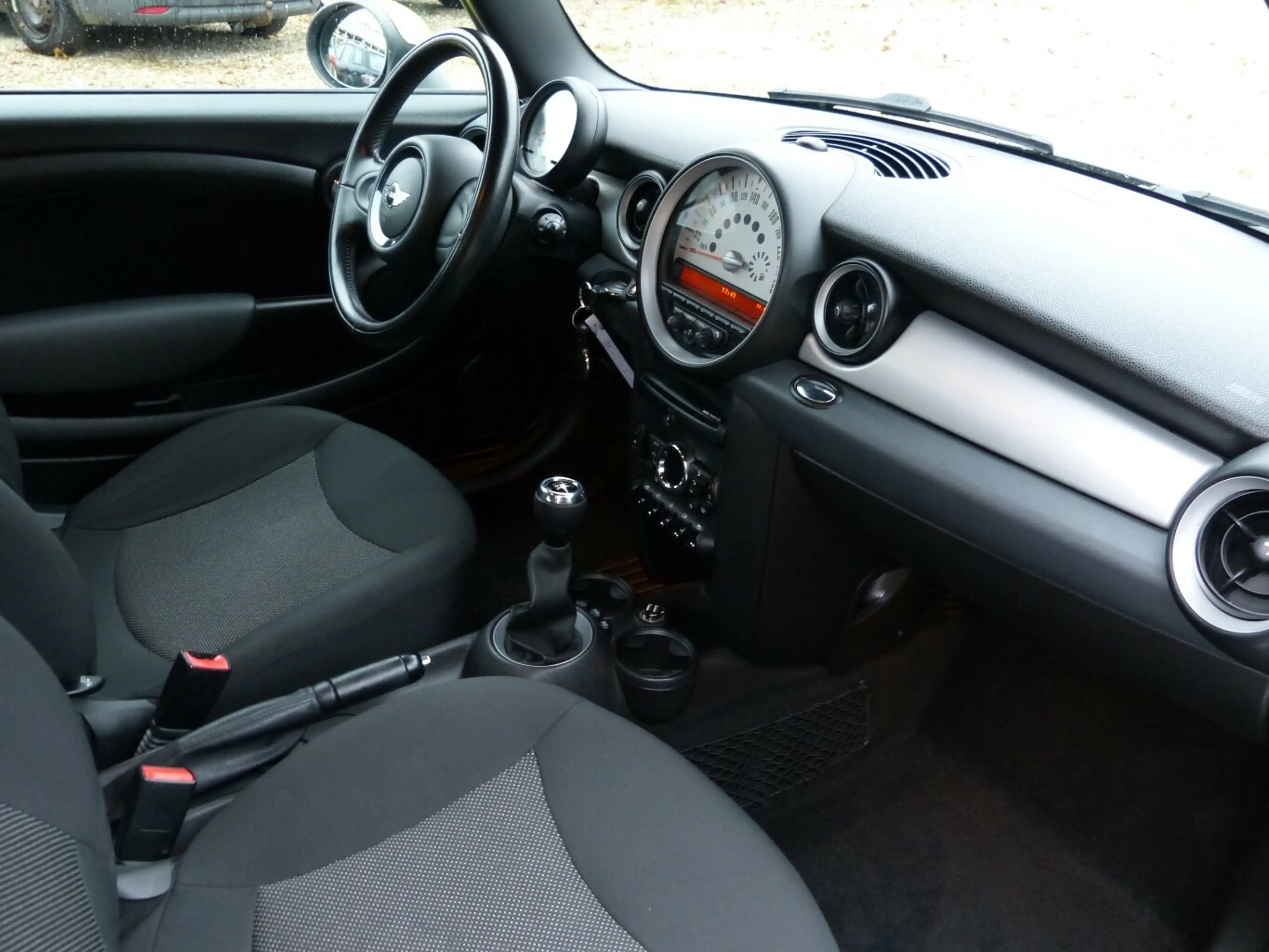 MINI Cooper Clubman 1.6 [KLIMAAUTOMATIK/AHK/1. HAND] — photo 13