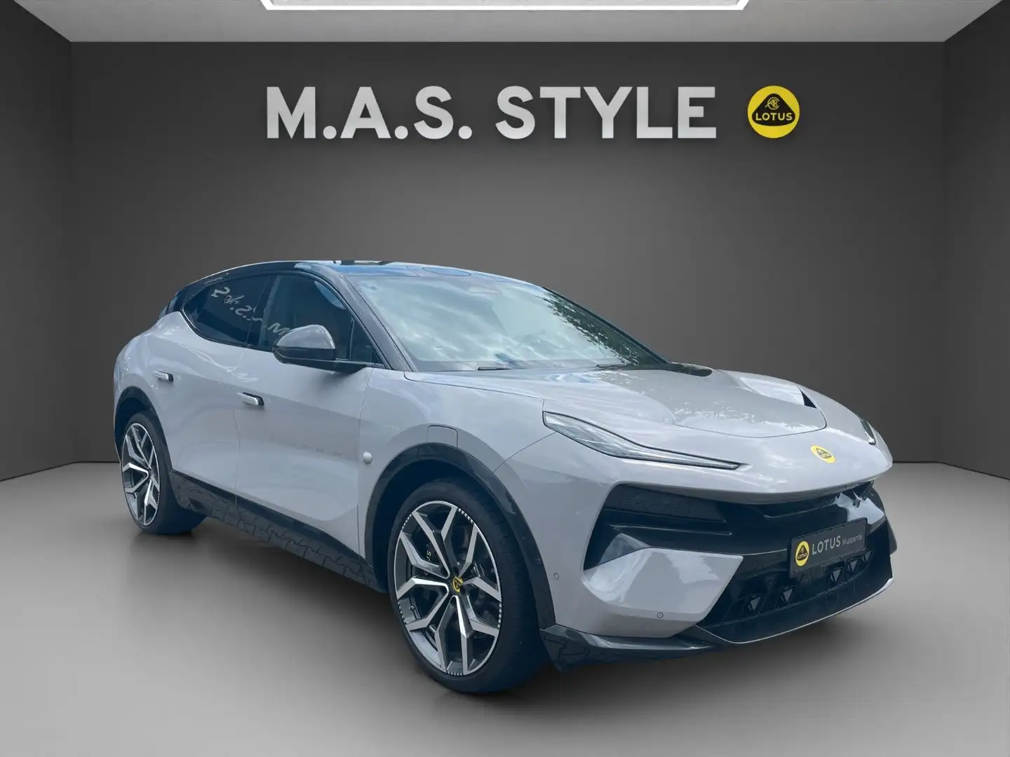 Lotus Eletre R KEF Voll Carbon Gold innen Grau - 2