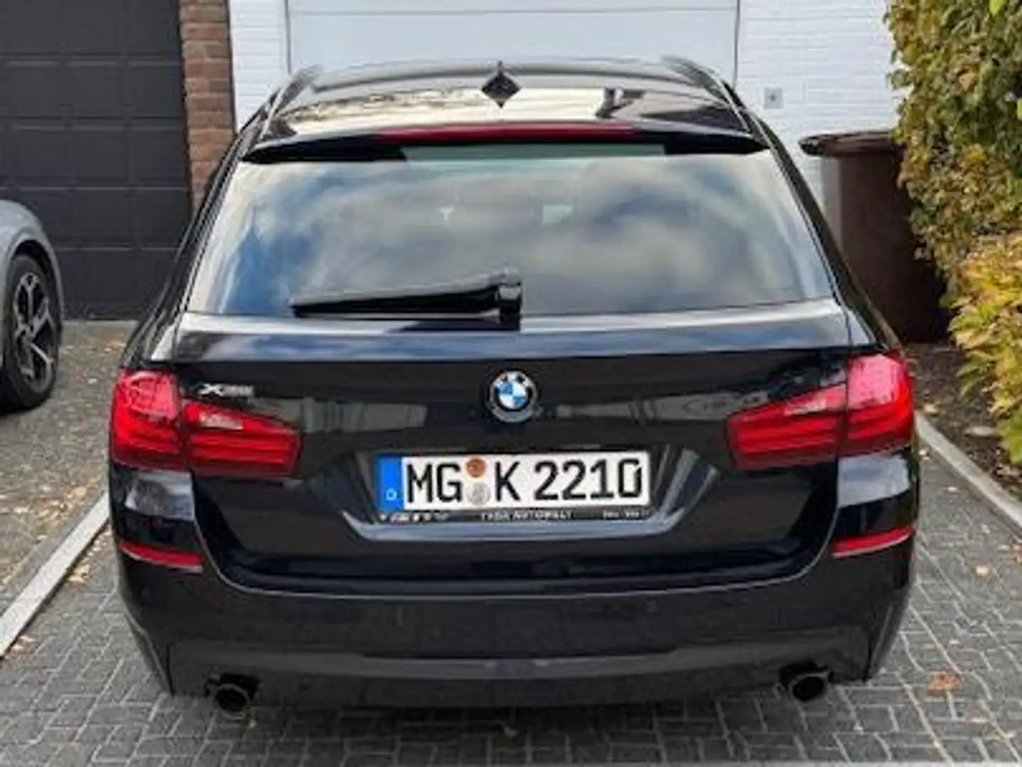 BMW 535 535d xDrive Touring Sport-Aut. Schwarz - 2