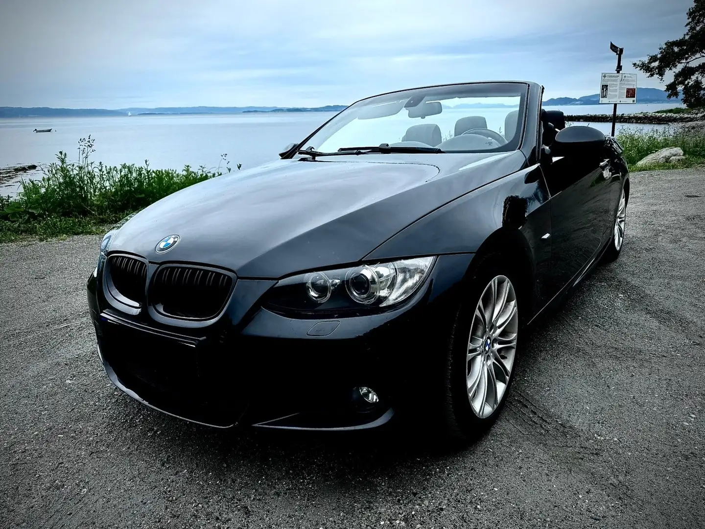 BMW 320 320i Cabrio Aut. Schwarz - 2