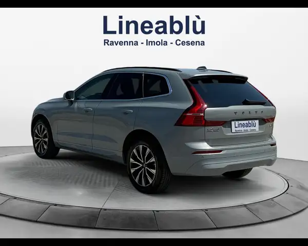Volvo XC60 view 3