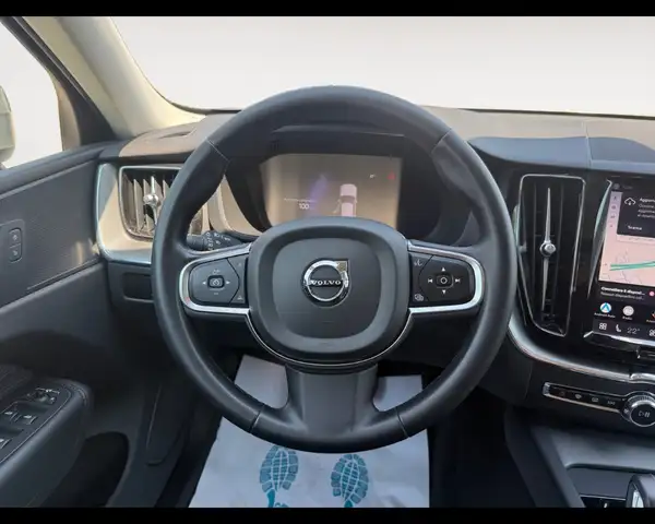 Volvo XC60 view 12