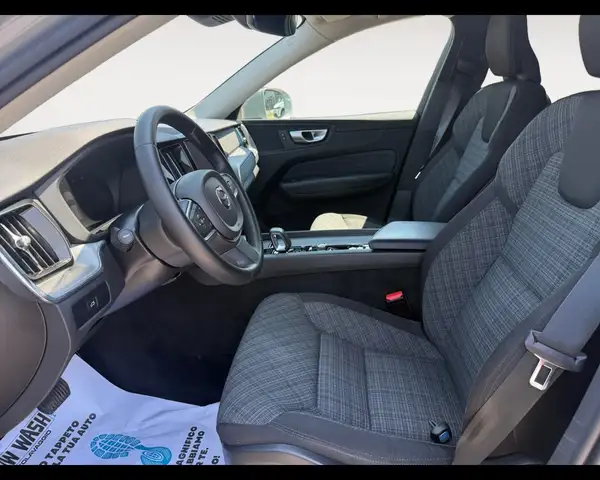 Volvo XC60 view 9