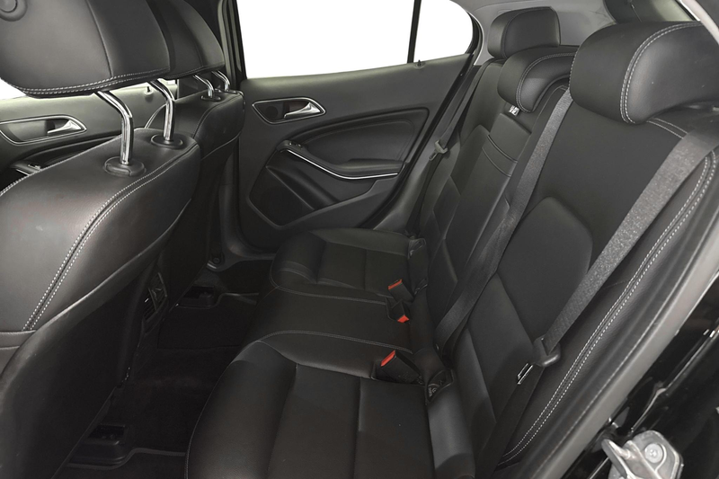 Mercedes-Benz GLA 180 GLA Business Solution Auto — photo 7