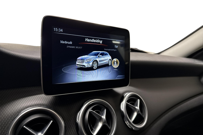 Mercedes-Benz GLA 180 GLA Business Solution Auto — photo 14