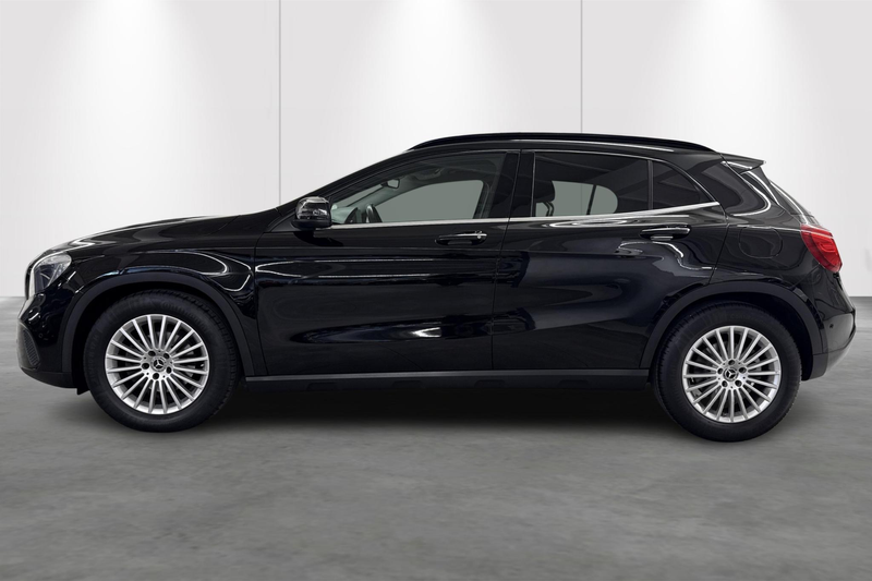 Mercedes-Benz GLA 180 GLA Business Solution Auto — photo 3
