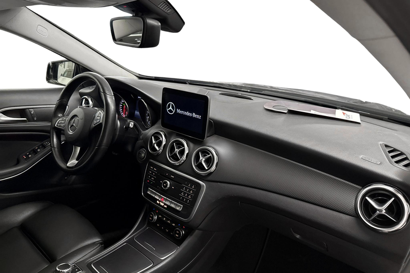 Mercedes-Benz GLA 180 GLA Business Solution Auto — photo 5