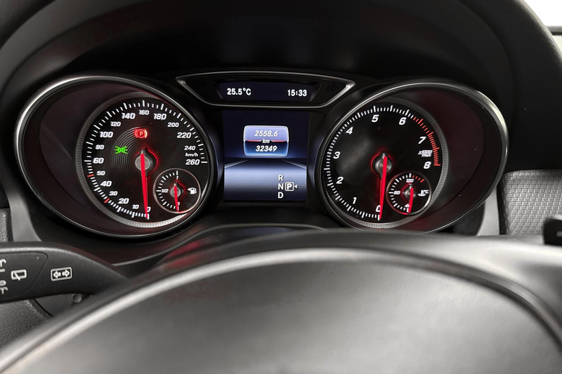 Mercedes-Benz GLA 180 GLA Business Solution Auto — photo 13